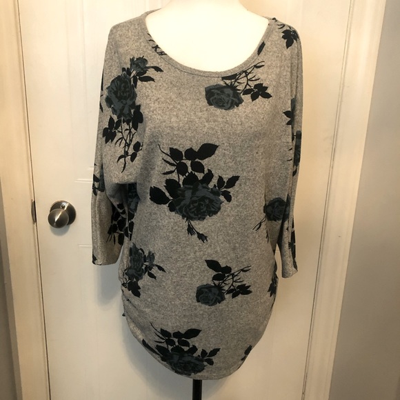 Suzy Shier 3/4 sleeve sweater - Picture 1 of 5